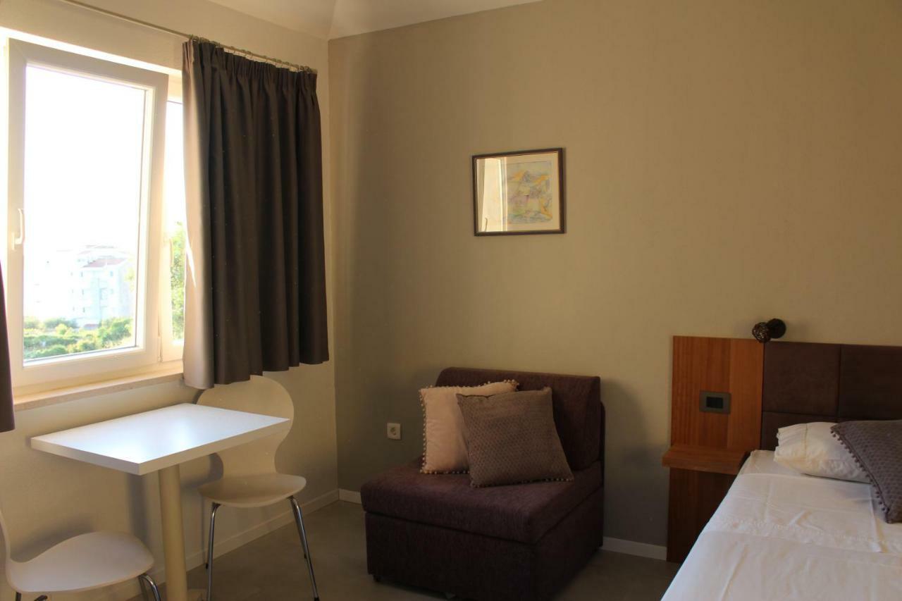 Apartments Lianto ドラスニセ エクステリア 写真